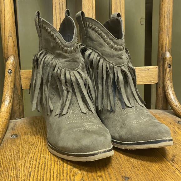 Fringed Cowgirl Boots-Heeled Ankle Cut. - Picture 2 of 9